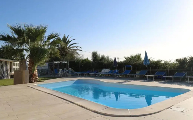 Carlo Apartments