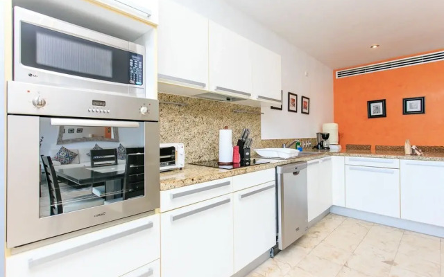 Magia Beachside Apartment by Bvr