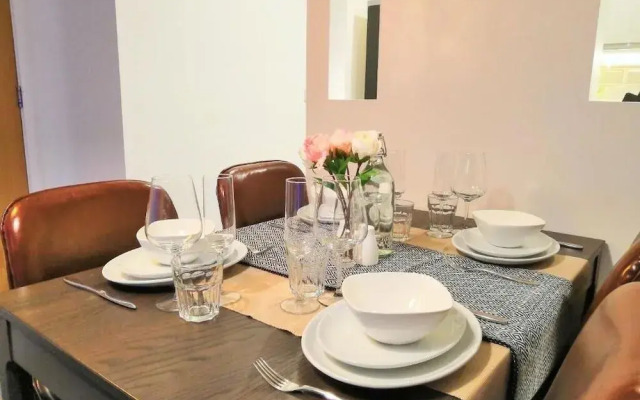 Comfy City Center Apartment