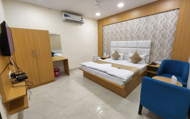 Goroomgo Mandakini Royale Kanpur