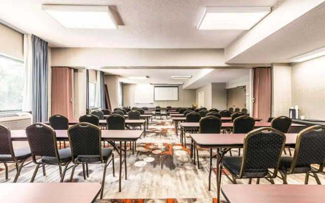 Lake Norman Inn and Suites