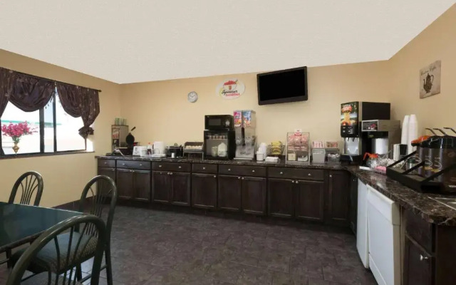 Super 8 Topeka/Wanamaker RD/I-70