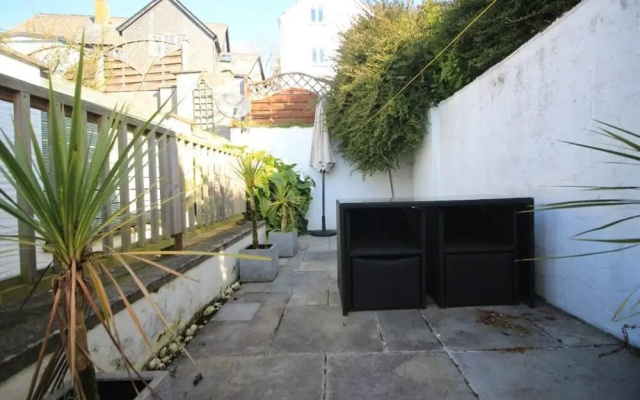 2 Bed Cottage - Sleeps 4 - Pets - Patio - Parking
