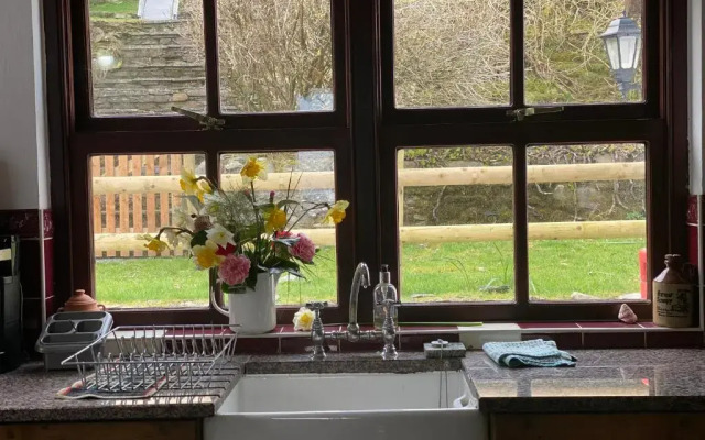 Beautiful secluded farmhouse with hot tub