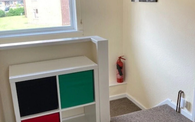 5-bed Town House in Newport