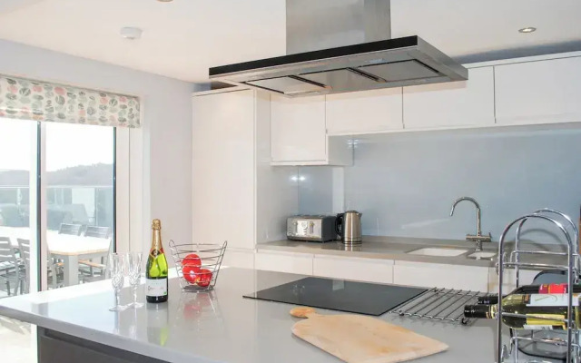 3 Hamstone Court