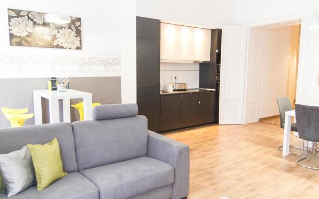 Luxury 2br Apt by the Synagogue