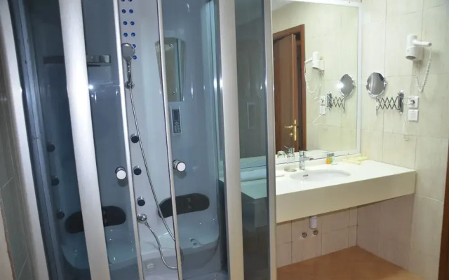 Royal Beach Hotel