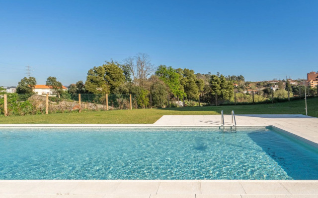 Luxurious Impressive Apartment - Balcony and Pool