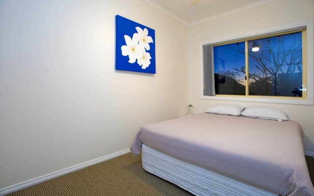 Tomaree 18 - Baybreeze - Shoal Bay – Guest Rooms – Shoal Bay