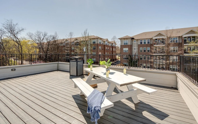 Mesmerize Melrose - Mins to Broadway - 2 Bedrooms