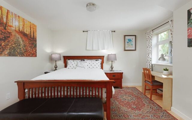 Private and Cozy Home in Kerrisdale