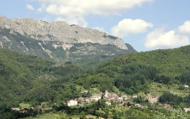 Scenic Home in Camporgiano With Swimming Pool