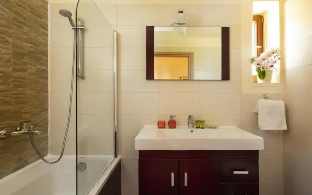 Charming Holiday Home in Maheri