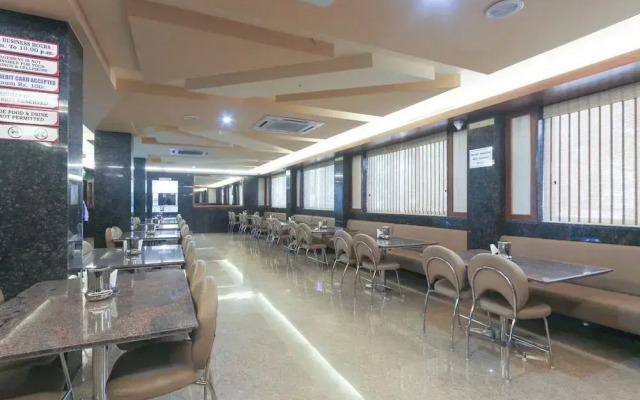 Hotel Saravana Bhavan by OYO Rooms
