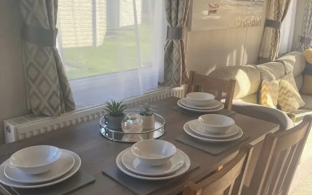 Seaside Escape - Cayton Bay Cabin