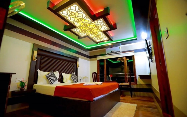 Mass Holidays Houseboat