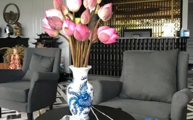 Royal Hotel 2 Mong Cai
