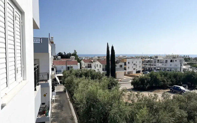 Modern Apartment Only 900m From Famous Venus Beach