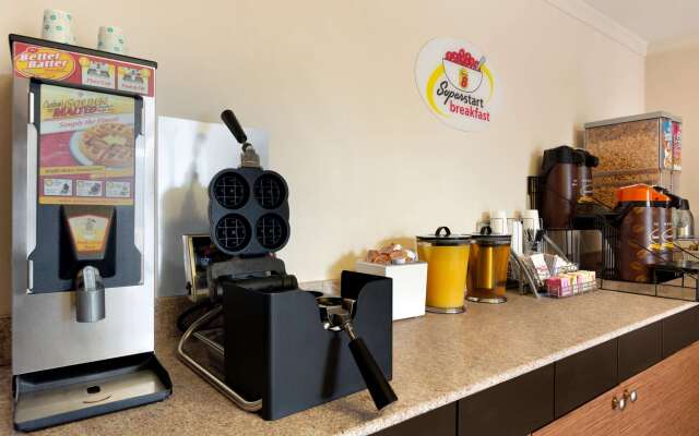 Super 8 by Wyndham Lake Charles Northeast