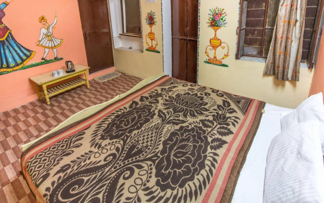Backpacker Panda - Chand Palace