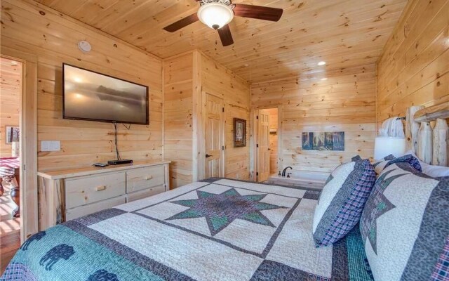 Damrons Dream 5 Bedroom Mountain View Home with Hot Tub