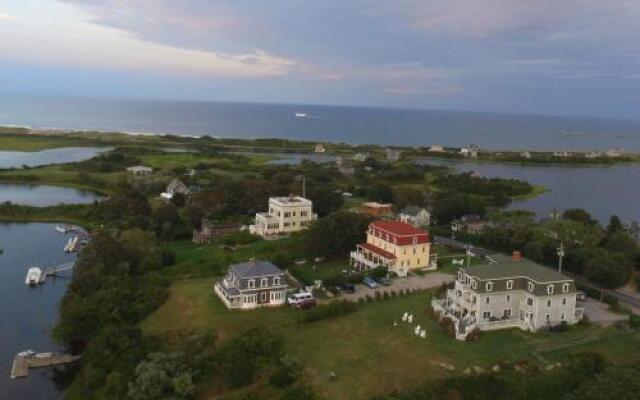 Payne's Harbor View Inn