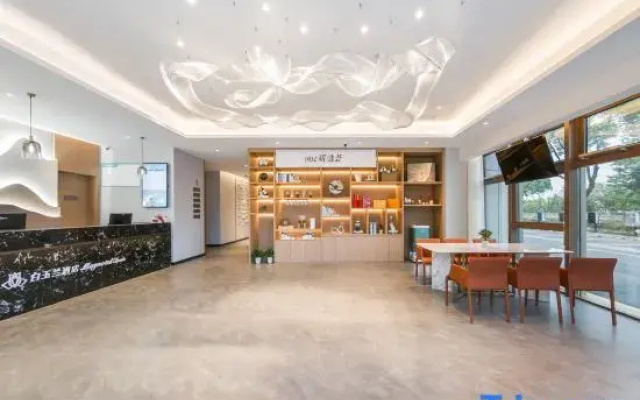 Magnolia Business Hotel (Jiaxing Nanhu Science and Technology City Branch)