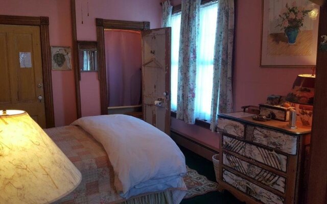 Paradox Lodge & Cedar Lodge