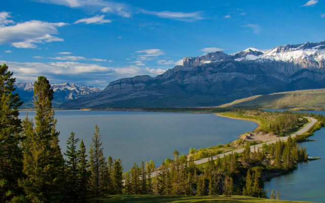 Overlander Mountain Lodge