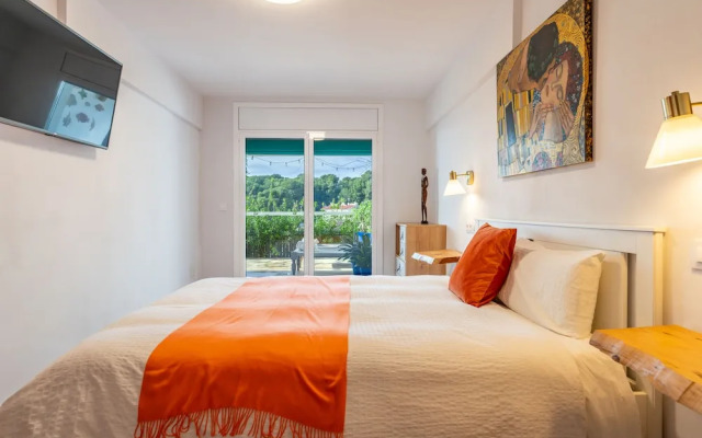 Designer Luxury Two Bedroom Apartment
