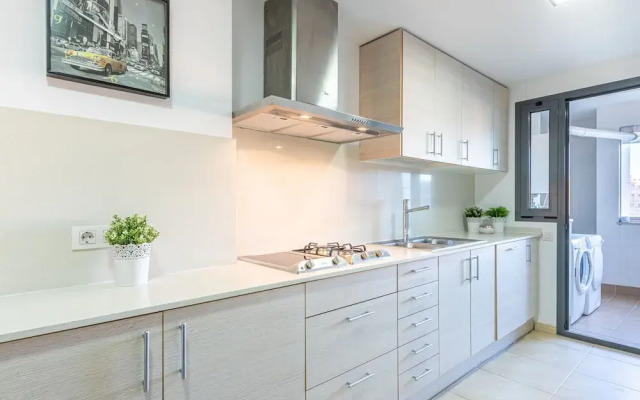 Apartment With 3 Bedrooms, sea Views and Pool