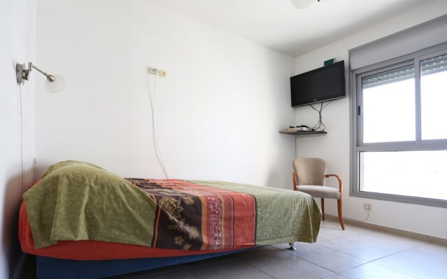 3BR balcony Hayarkon Tel Aviv