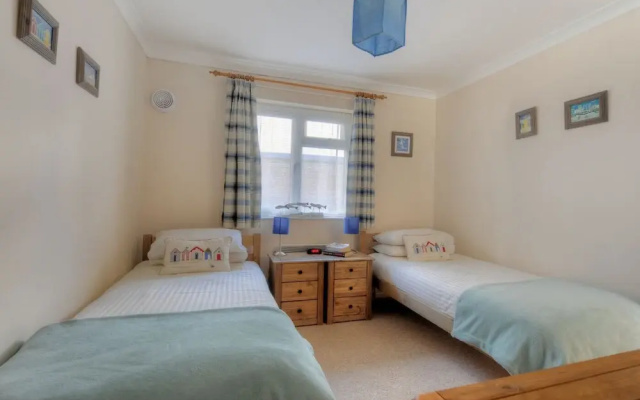 6 Bay View Court
