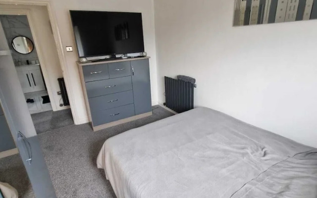 Captivating 2-bed Apartment in Tenby