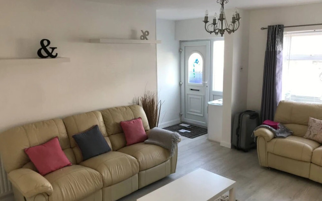 Diana House - Great Location
