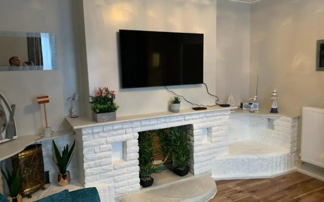 Fantastic villa bournemouth - spa, parking, garden