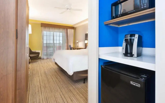 Holiday Inn Express & Suites Petoskey by IHG