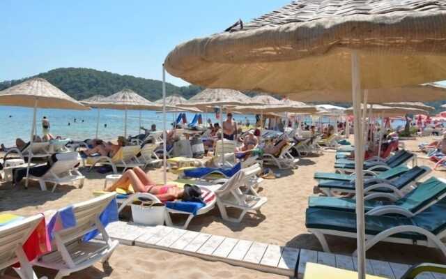 Golden Sand Beach & Caravan