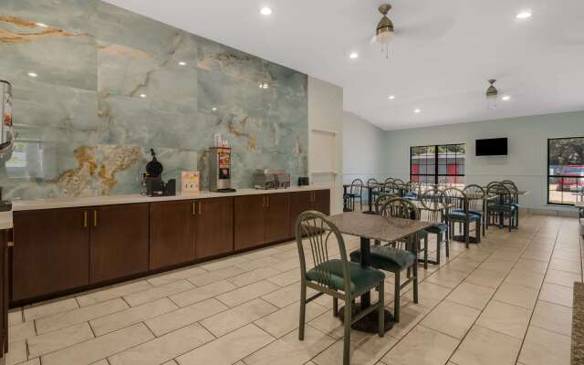 Econo Lodge Inn & Suites Fulton - Rockport