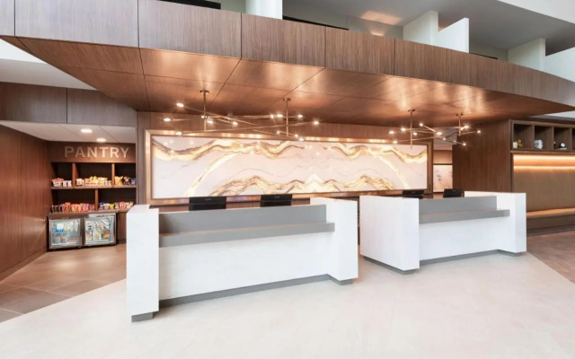 Radisson Hotel & Suites