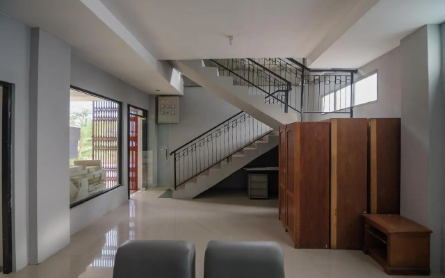 RedDoorz near Taman Murjani