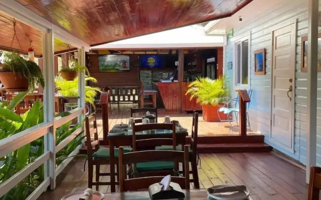 Hotel Roatan Dive And Yacht Club