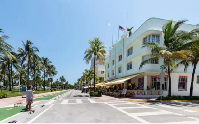 Carlyle Hotel Ocean Dr South Beach 2 Bedroom Luxury Apartment