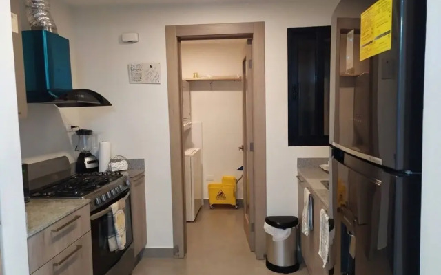 Luxury Condo 1 Br Pool Excellent Location