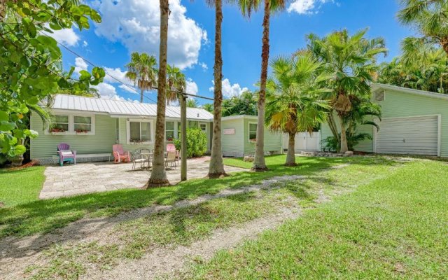 Cottage Haven-one Minute Walk To The Beach-private Yards-keyless Locks