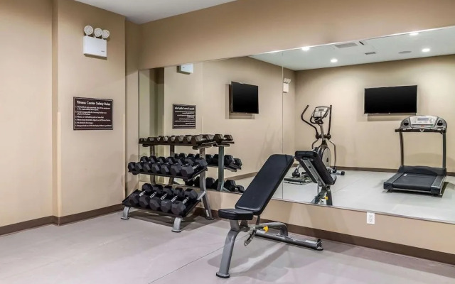 Van Wyck Hotel & Suites Near JFK Airport