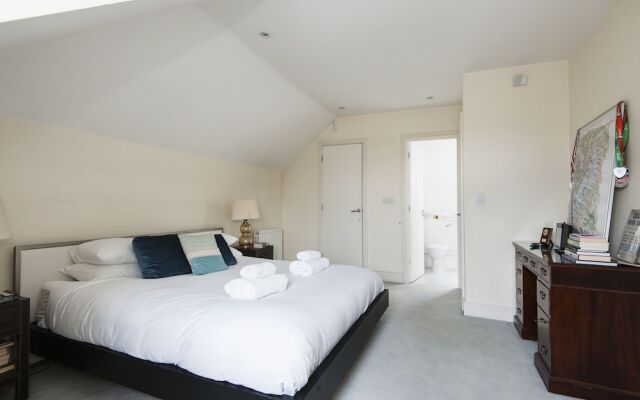 Lovely Putney Home by the Thames