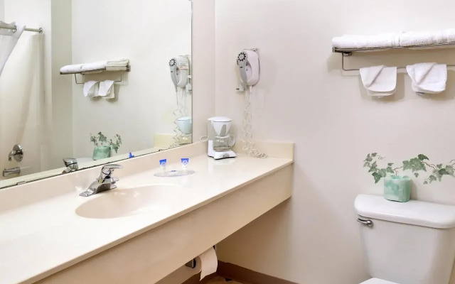 Americas Best Value Inn & Suites Spring Valley