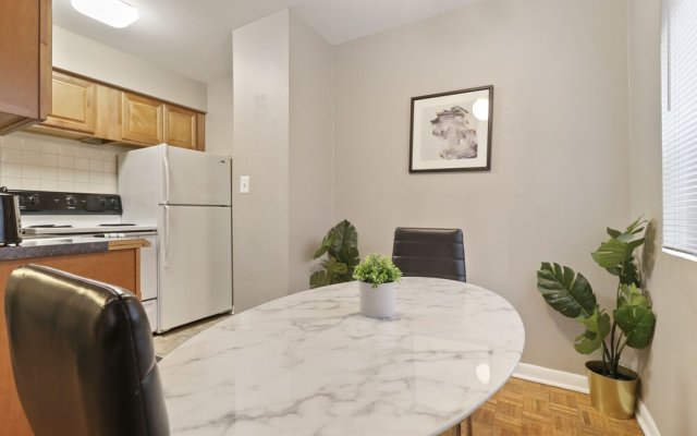 Fully Furnished Studio Apt in Lakeview